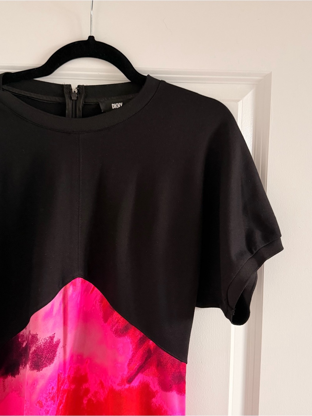 Dkny Black Top with Vibrant Pink-Red Printed Midi Skirt - Picture 3 of 4